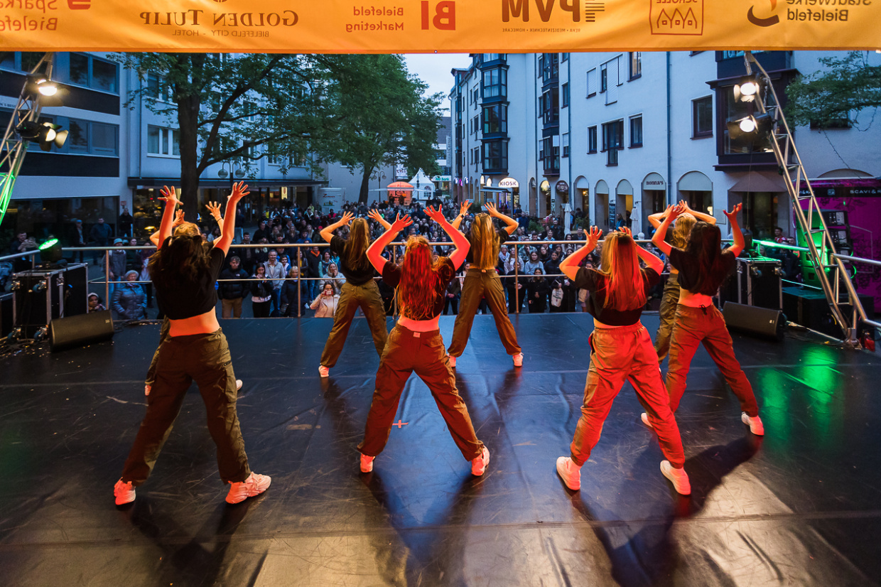 Leineweber Markt Bunnemannplatz Tänzerinnen