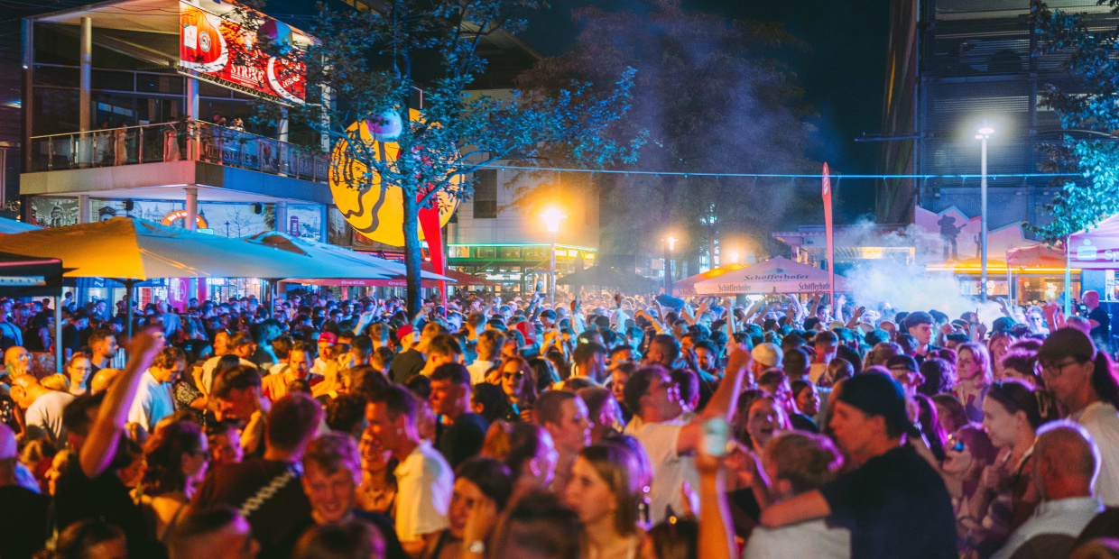 Bielefeld Marketing | Tim Fröhlich Adult Female Male Man Night Life Person Urban Woman