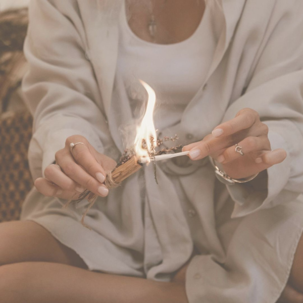 Das Jahr 2025 bewusst, kraftvoll beenden und inspiriert ins neue Jahr starten. 