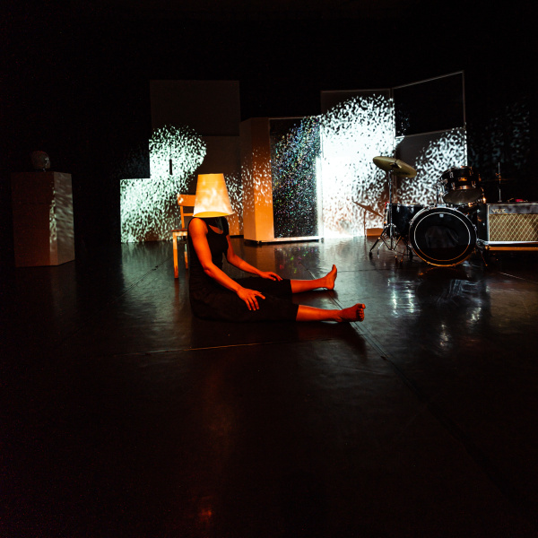 Isabel als Lampe auf der grandiosen Bühne des besten Theaters der Welt