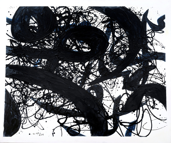 Eine Malerei von Aatifi mit expressiven schwarz-blauen Formen und Linien.