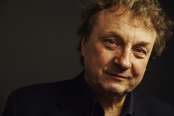 Portrait von dem Autor und Pianist Hannes Sonntag, Foto von Maximilian Motel (Berlin).