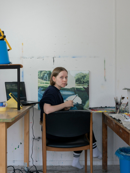 Luca Finkl. Julia Platt im Atelier bei Artists Unlimited. 