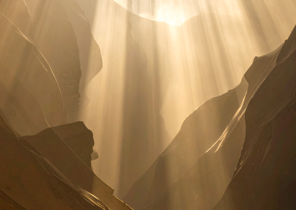 Sonne auf Klippen