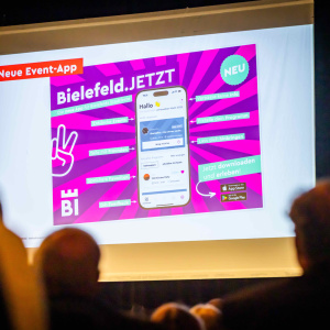 Leinwand mit App-Werbung